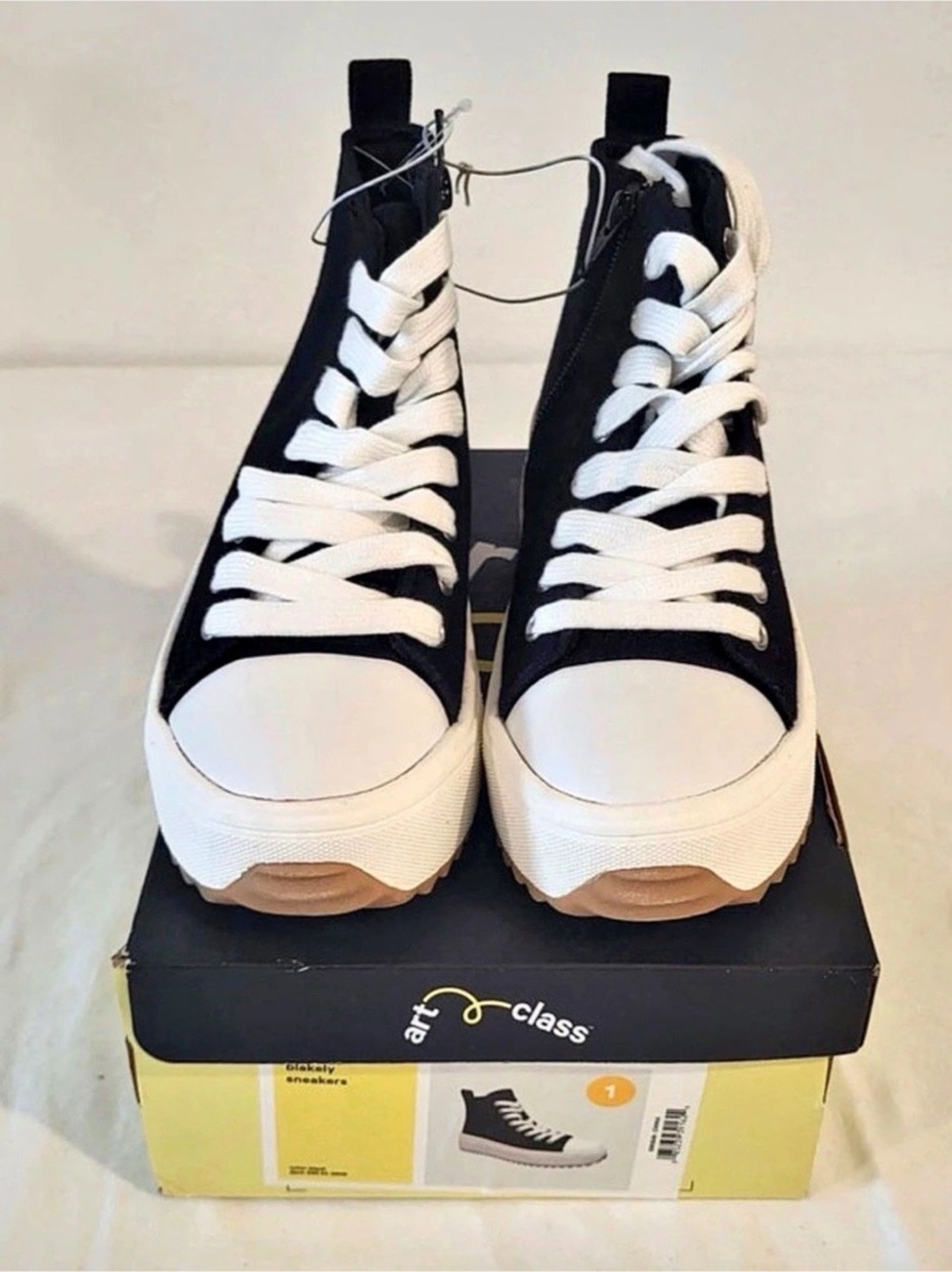 Art Class Kids Black & White High Top Sneakers US Junior Size 1 NWT